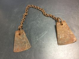 Antike rostige Kette mit Bissen für zum Holzen