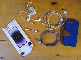 Zubehör I-Phone 7/8 (Hülle, Schutzfolie, Ladekabel)