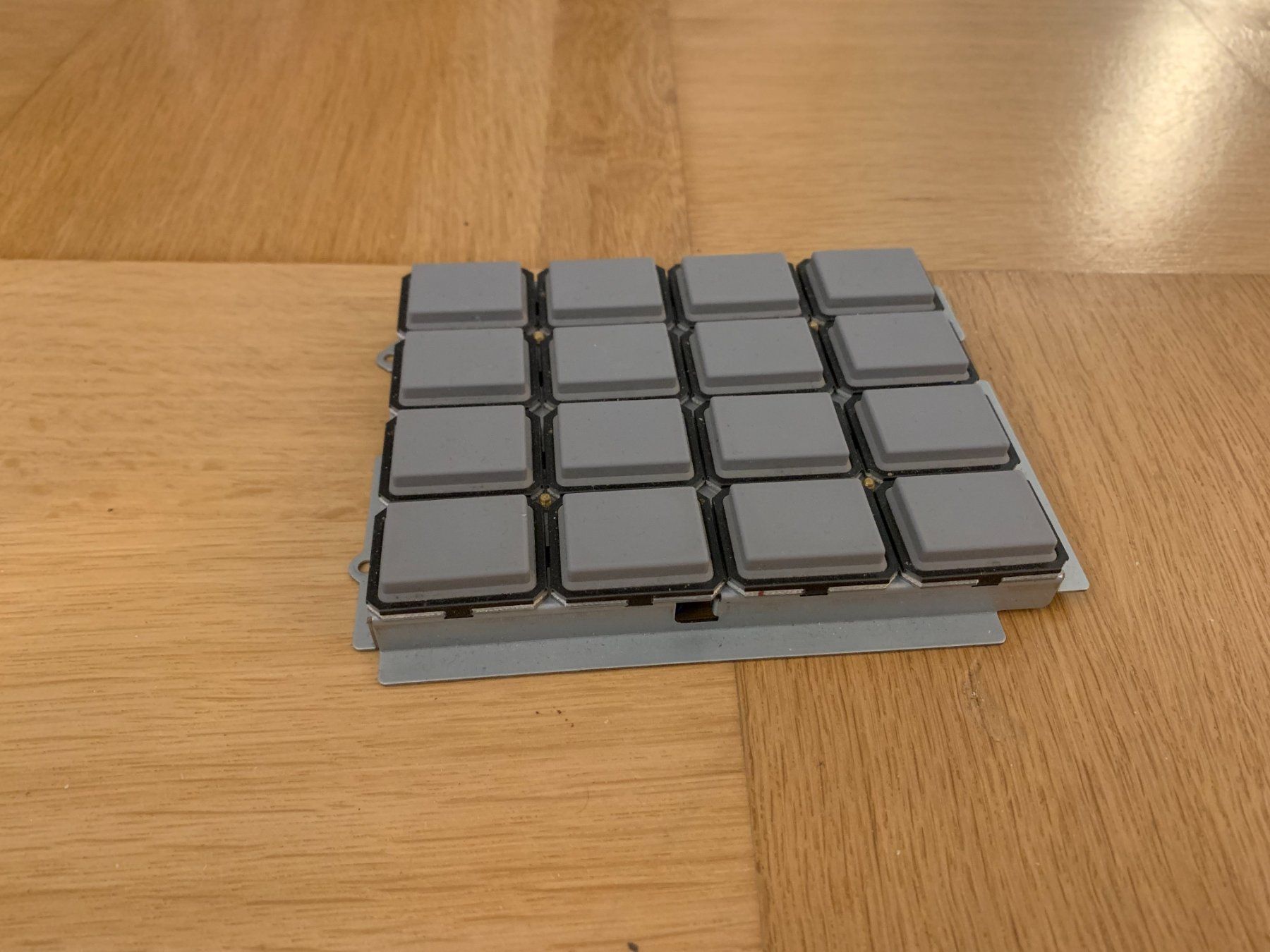 Akai Strumenti musicali: Akai 1000 Pad Assembly – Usato da Wädenswil venduto da SO2