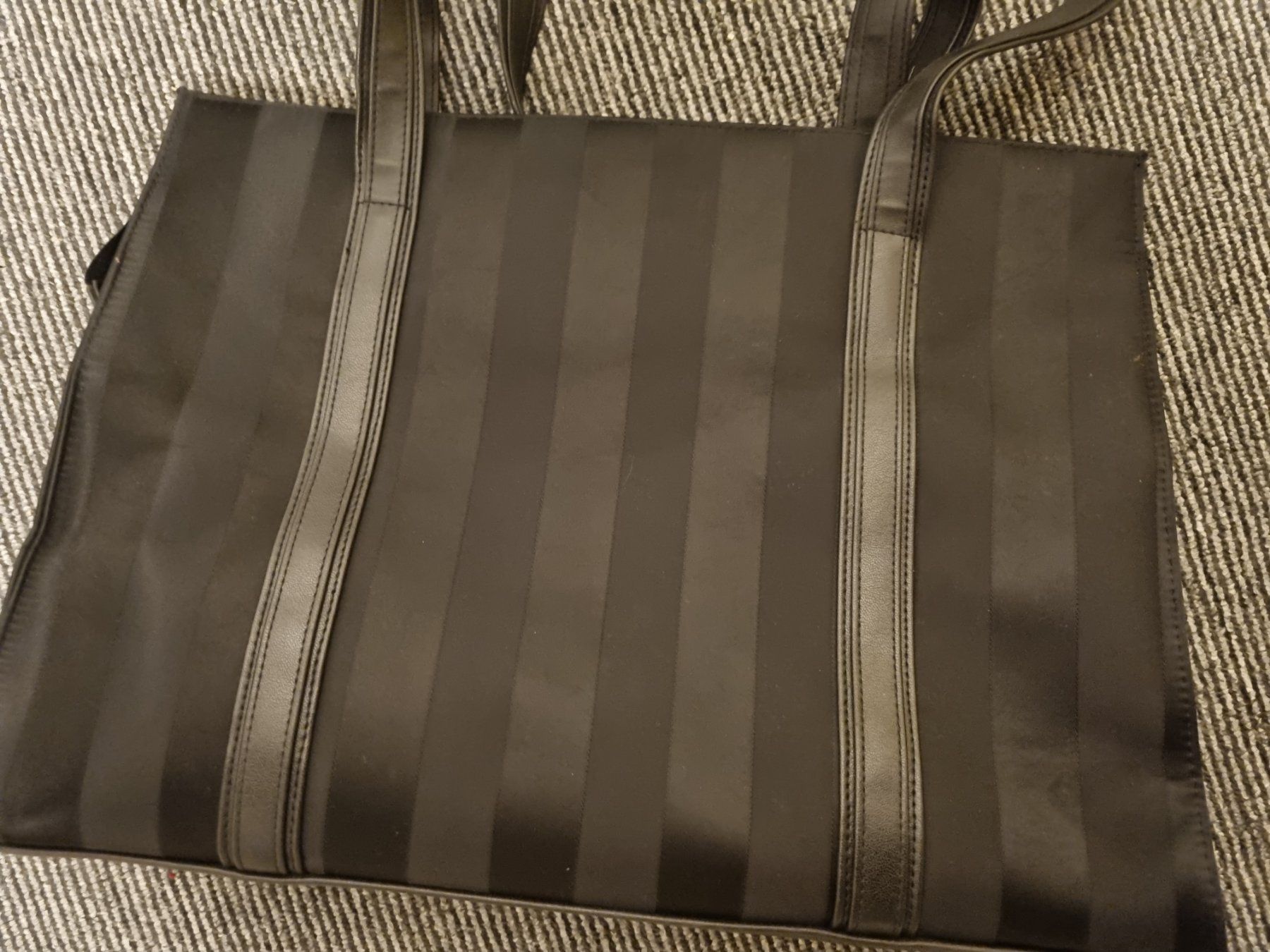 Borse da donna: Handtasche – Usato da Thalwil venduto da Briscolina 2