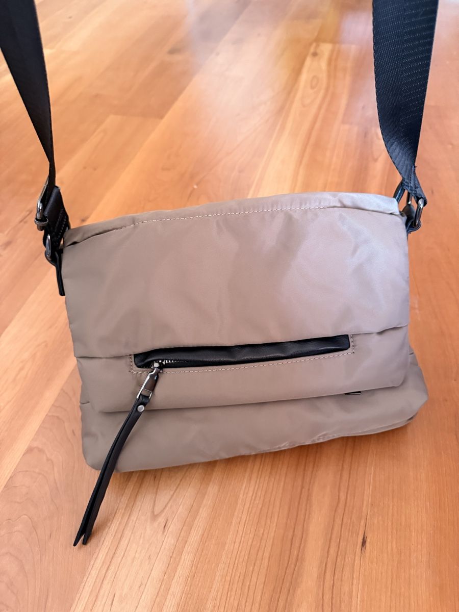 Taschen für Damen: Stepp-Umhängetasche in Taupe – Gebraucht aus Glattbrugg von Toya77
