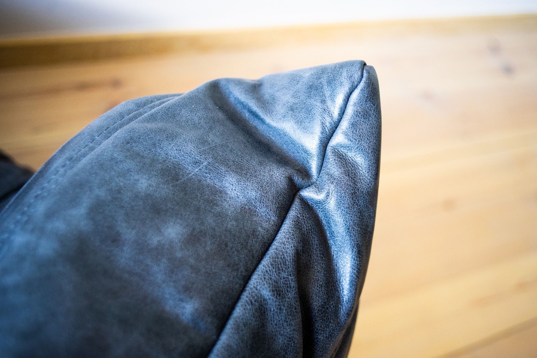 Ligne Roset Divani: Neu gepolstertes Original Togo 2er Sofa – Usato da Zürich venduto da ERATOMIUM 7
