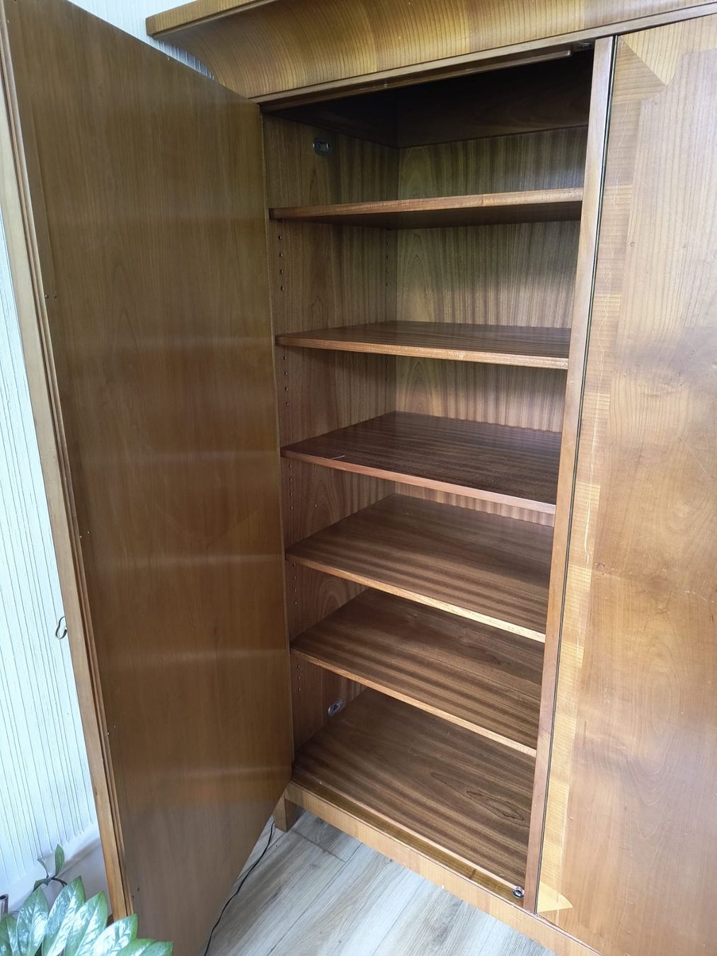Armadi: Vintage Massivholzschrank – Usato da Thun venduto da hme_hbz6 1