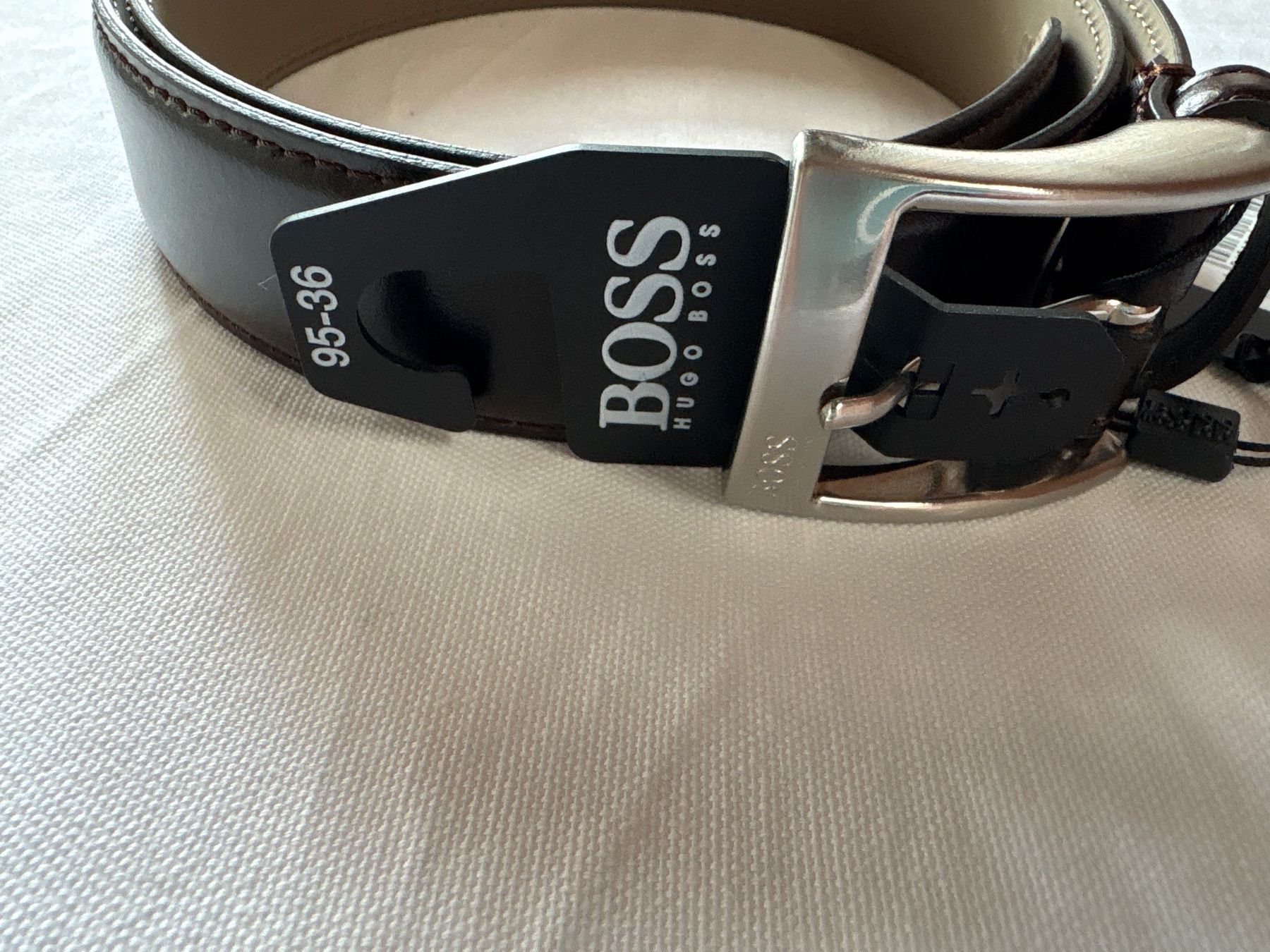 Hugo Boss Cinture: Cintura Hugo Boss Esily 95-36 – Nuovo (secondo la descrizione) da Coldrerio venduto da mkt911_4_U 1