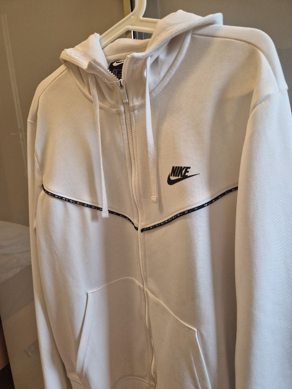 Nike Giacche: Nike Trainingsjacke, Grösse L – Nuovo (secondo la descrizione) da Zürich venduto da Salesmaker 1