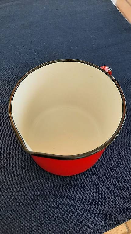 Caraffe: Antiker Krug emailliert – Usato da Giswil venduto da aethra 1