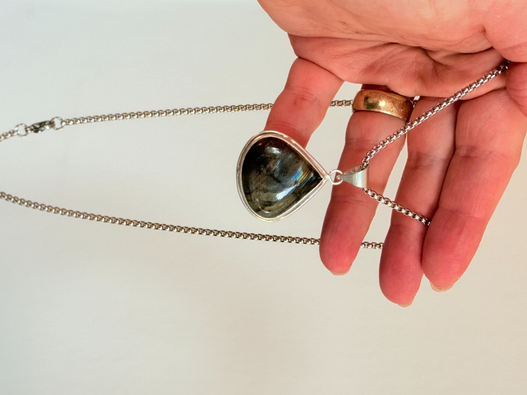 Catenine: Collier Labradorite , Pendentif Goutte d'Eau – Nuovo e nell'imballaggio originale da Genève venduto da AGBERG 6