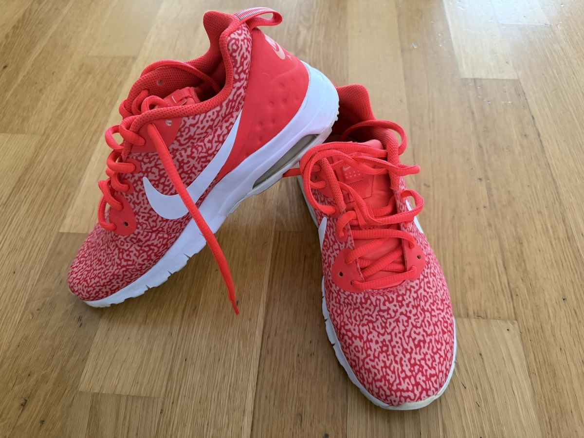 Nike Scarpe da donna: Neuwertige Nike Sneakers Grösse 36.5 – Nuovo (secondo la descrizione) da Bettlach venduto da Tradenet100