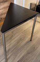 2 Schwarze Dreieckstische, Beistelltische - ideal fürs Büro