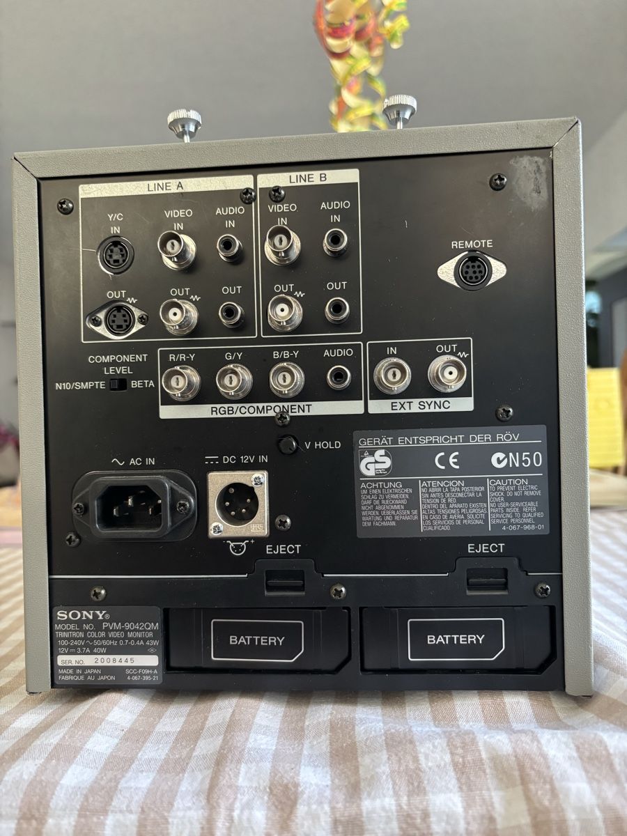 Sony Monitor: RGB Sony PVM-9042QM Trinitron Farb-Videomonitor – Usato da Studen BE venduto da Lioudmila 1
