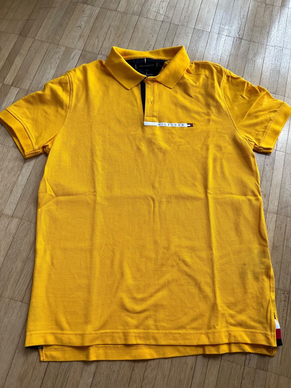 Tommy Hilfiger Polo-Shirts: Herrenpolo von Tommy Hilfiger – Gebraucht aus Allschwil von dan_q8vl