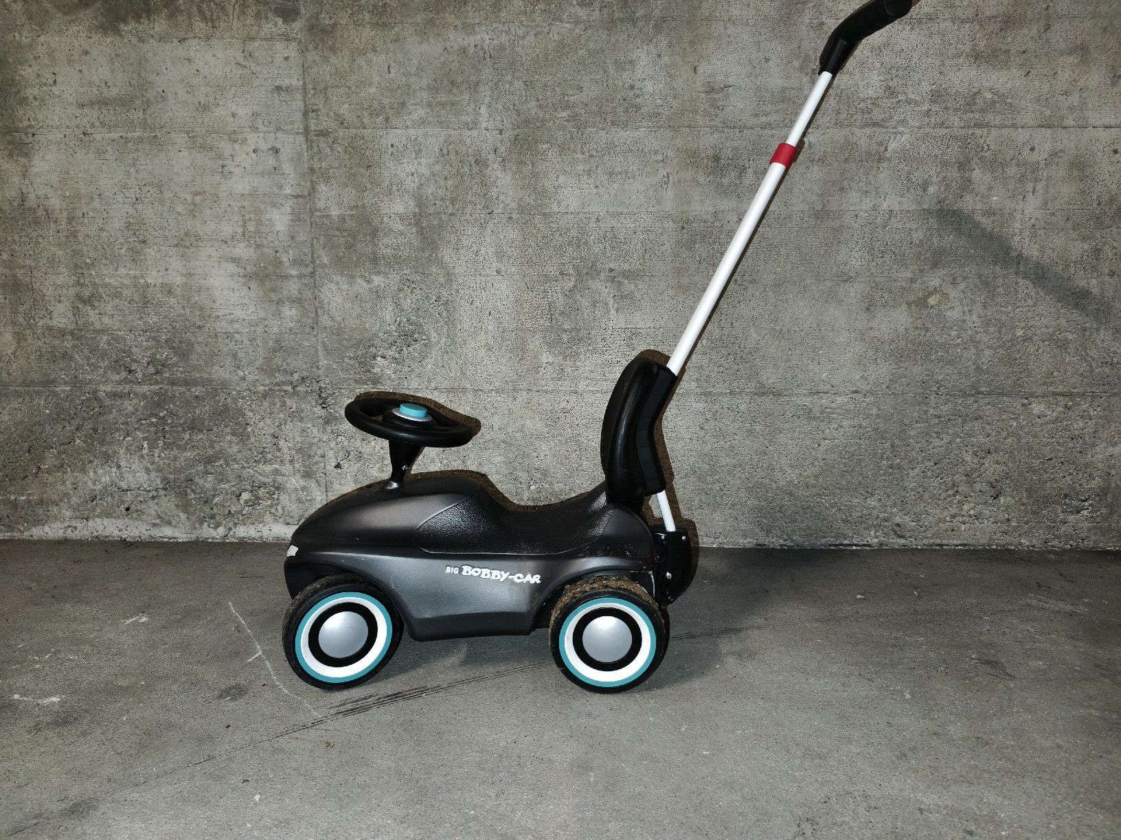 Big Veicoli per bambini: Bobby-Car Rutscheauto Kinderauto mit Schiebestange. – Usato da Pratteln venduto da bmkgmx