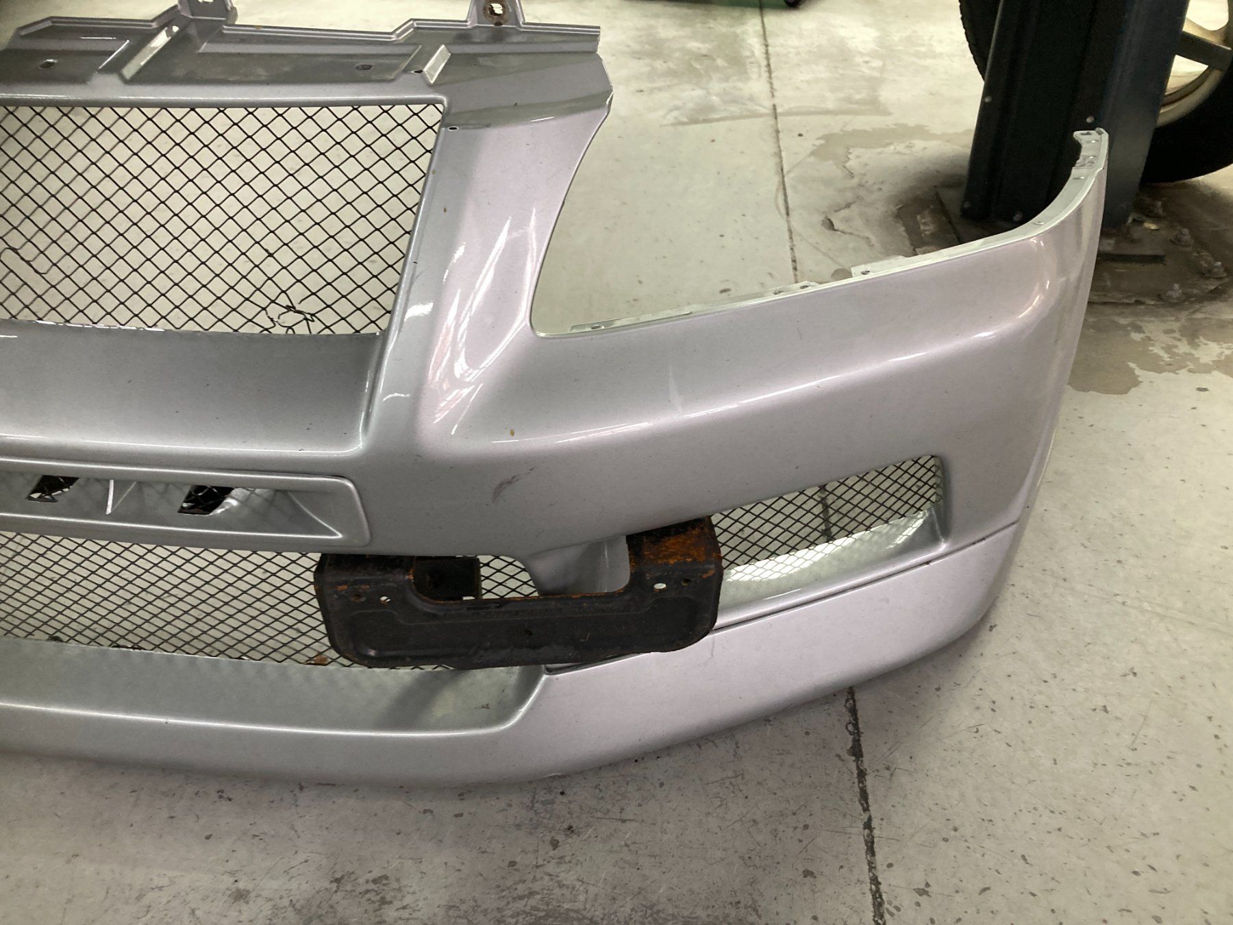 Tutti pezzi di ricambio auto: Mitsubishi Lancer EVO 7 Stossstange Vorne Silber – Usato da Cham venduto da WB2223 2