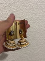 Ohrringe Jhumka Stil goldfarben mit Perlen neu
