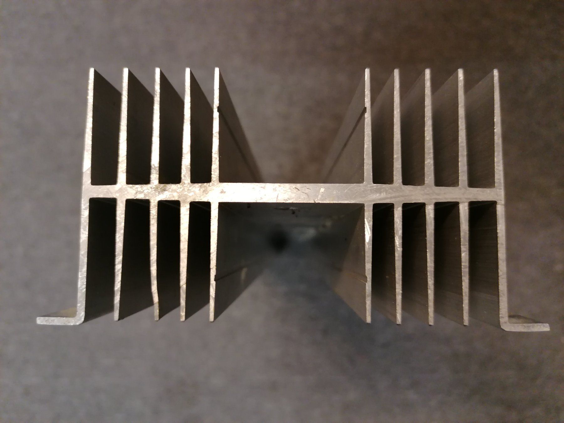 Componenti elettronici: Kühlrippe, Kühlkörper, Heatsinks, Alu Profil – Usato da Niedergösgen venduto da piccorx5 1