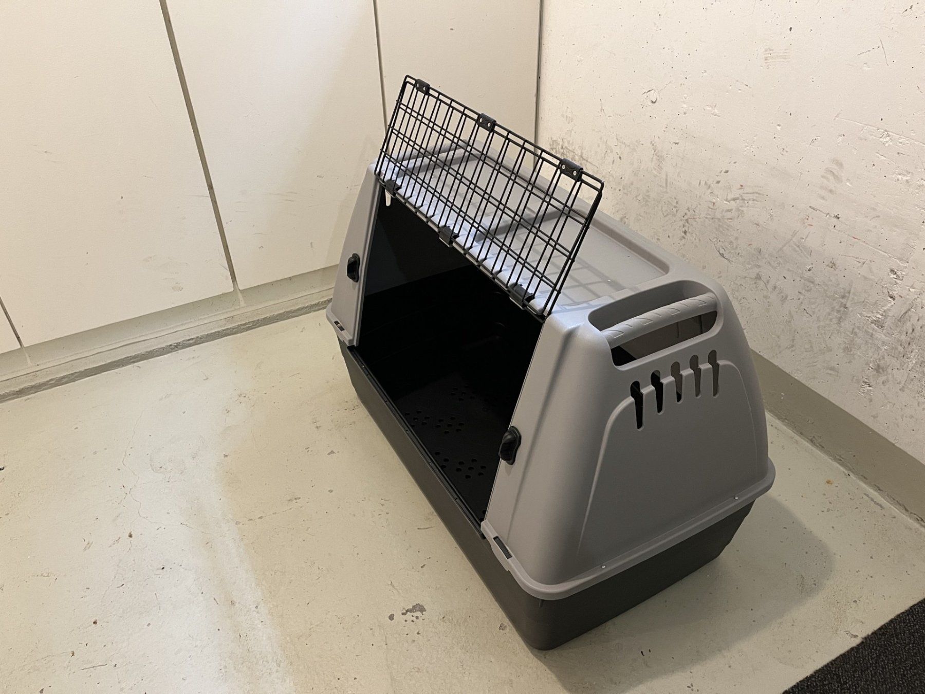 Käfige, Transport & Sicherheit: Transportbox für Hund oder Welpe – Gebraucht aus Wetzikon ZH von hitsch27 2
