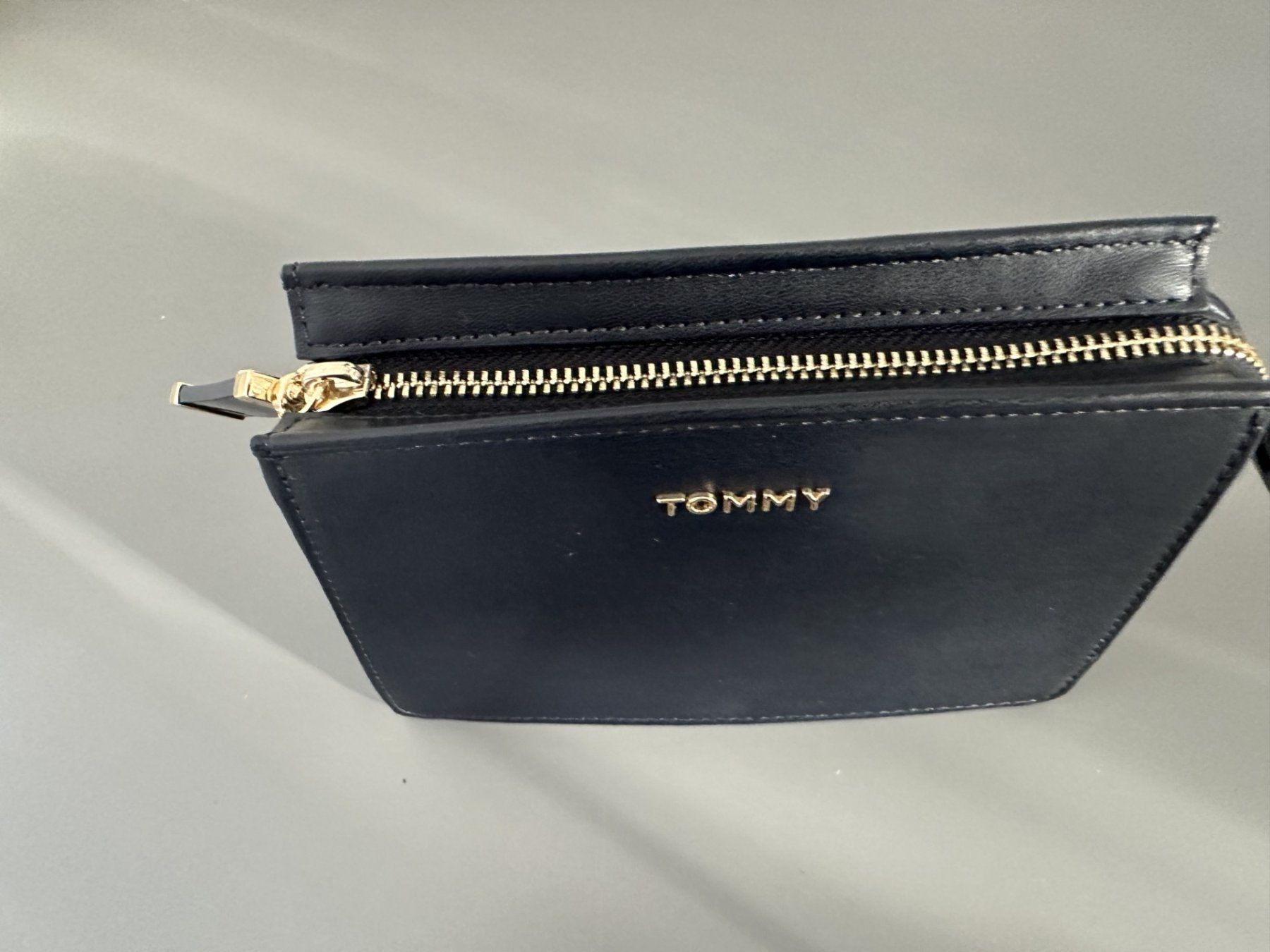 Tommy Hilfiger Taschen für Damen: Kosmetiktasche von Tommy Hilfiger – Neu (gemäss Beschreibung) aus Oberurnen von Smile58 2
