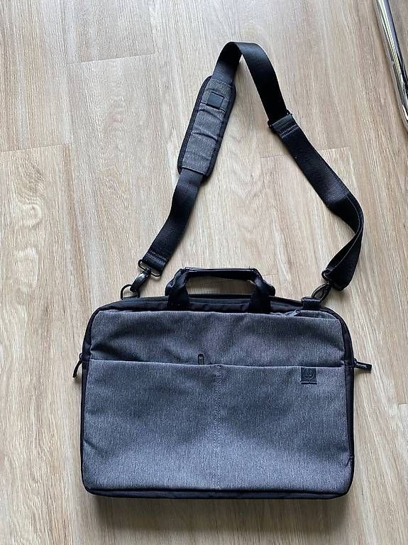 Taschen: HP LaptopTasche / Business Bag 17 zoll (41,5cmx29,5cmx4cm) – Gebraucht aus Basel von gee_c6vd