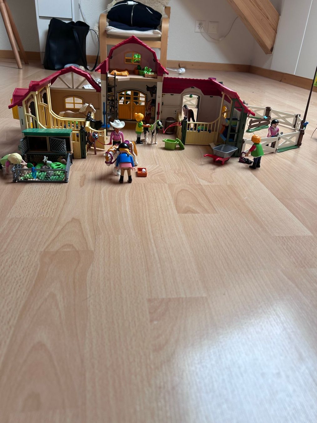 Playmobil Spielzeuge: Playmobil Reiterhof – Gebraucht aus Wohlen b. Bern von mak_b57j 1