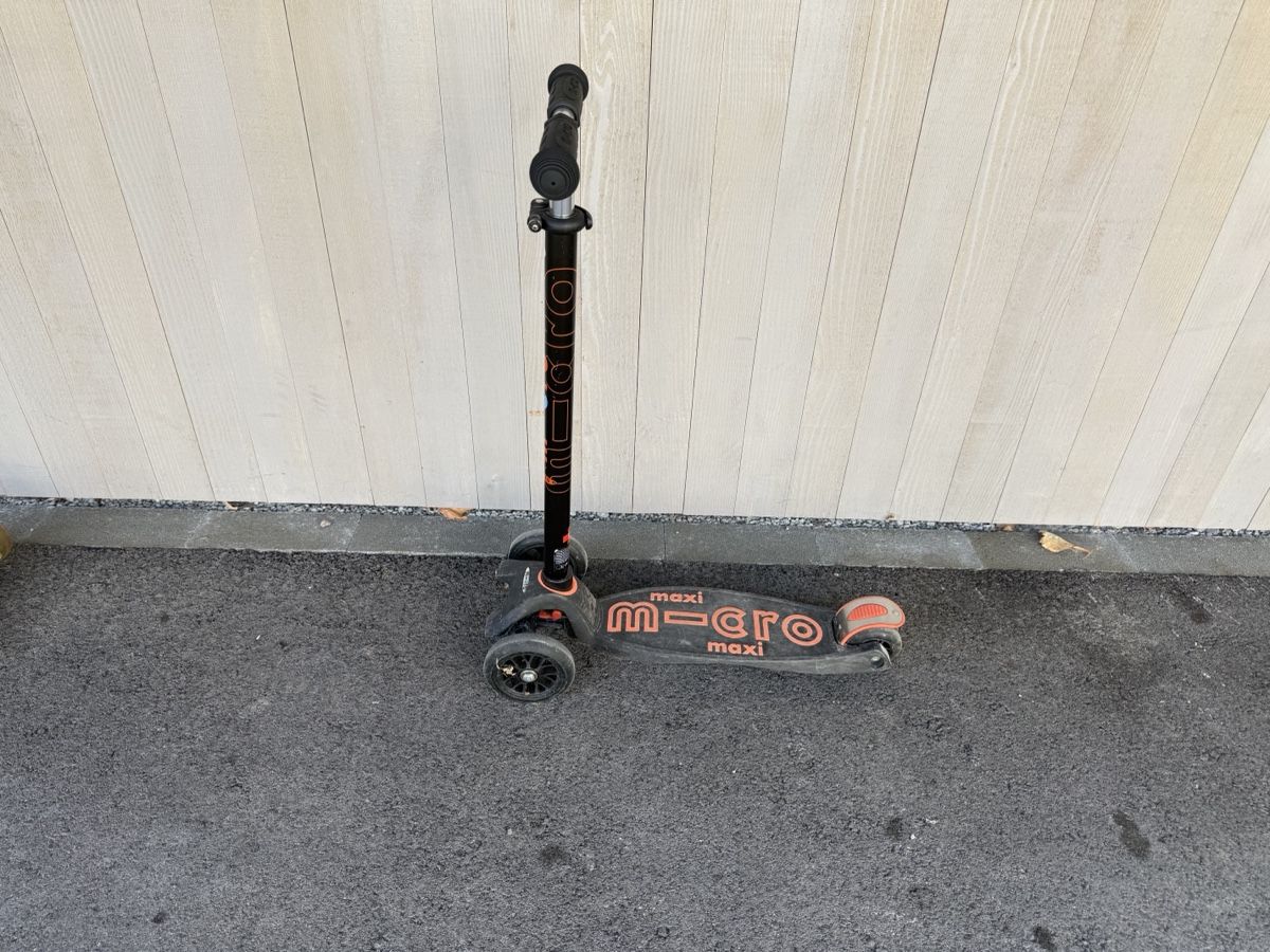 Micro Kickboard: Micro Maxi Roller schwarz orange gebraucht – Usato da Schliern b. Köniz venduto da Jimwest7