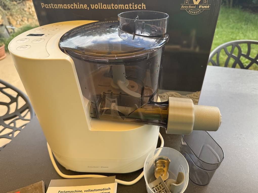 Appareils de cuisine: Machine à pâtes Fust – D'occasion à Lausanne 26 par GuillaumeKrief