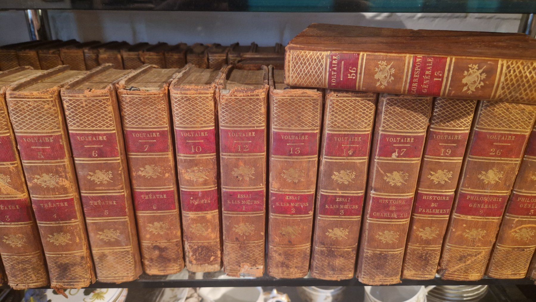 Livres: Voltaire, Oeuvre completes de Voltaire 52 Bände – D'occasion à Stadel par vongunten 4