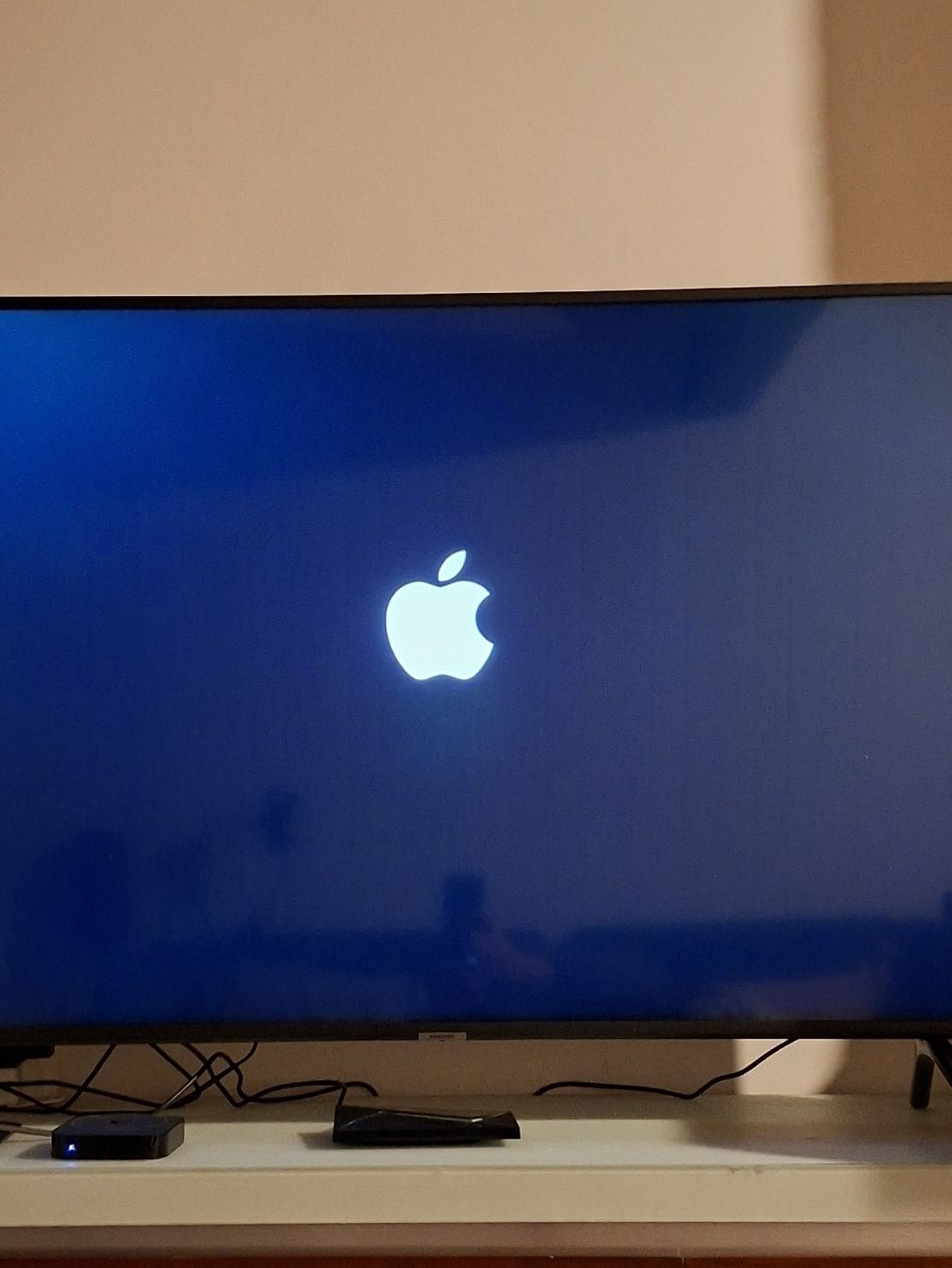 Apple Systèmes audio & multimédias: Apple TV modèle A1469 avec télécommande et guide inclus – D'occasion à Tannay par v1n1p00h 3