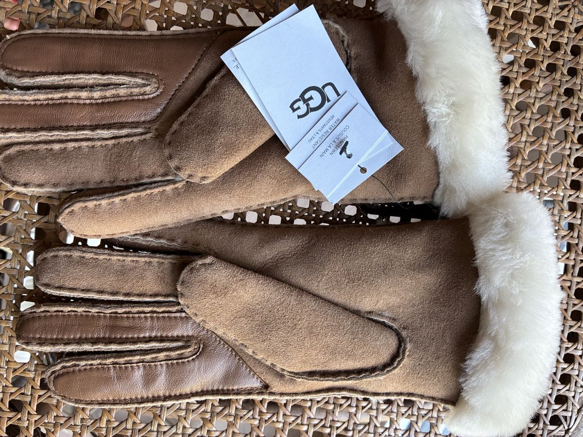 Ugg Guanti & manicotti: UGG! neue warme Handschuhe. gr. M – Nuovo e nell'imballaggio originale da Winterthur venduto da Mitschg 1