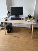Schreibtisch helles Holz mit runden Beinen 140x70cm guter Zu