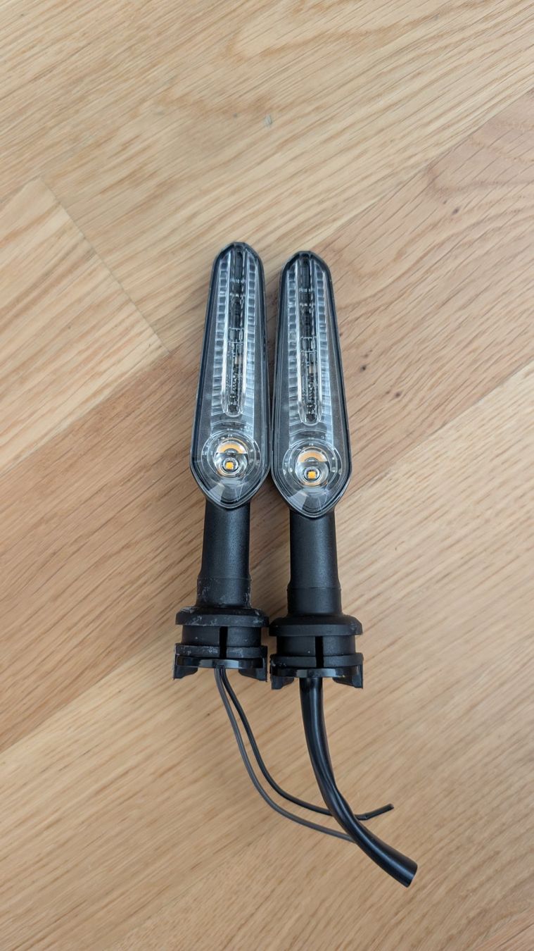 Yamaha Tutti i ricambio per moto: Blinker vorne Yamaha MT07 2023 – Nuovo (secondo la descrizione) da Kriens venduto da leon.sch