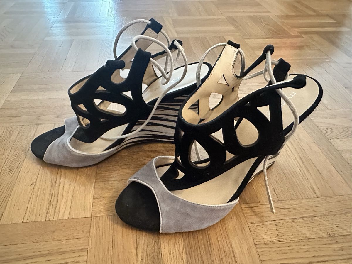 Damenschuhe: High Heels mit Zebramuster – Neu (gemäss Beschreibung) aus Bern von ambeck