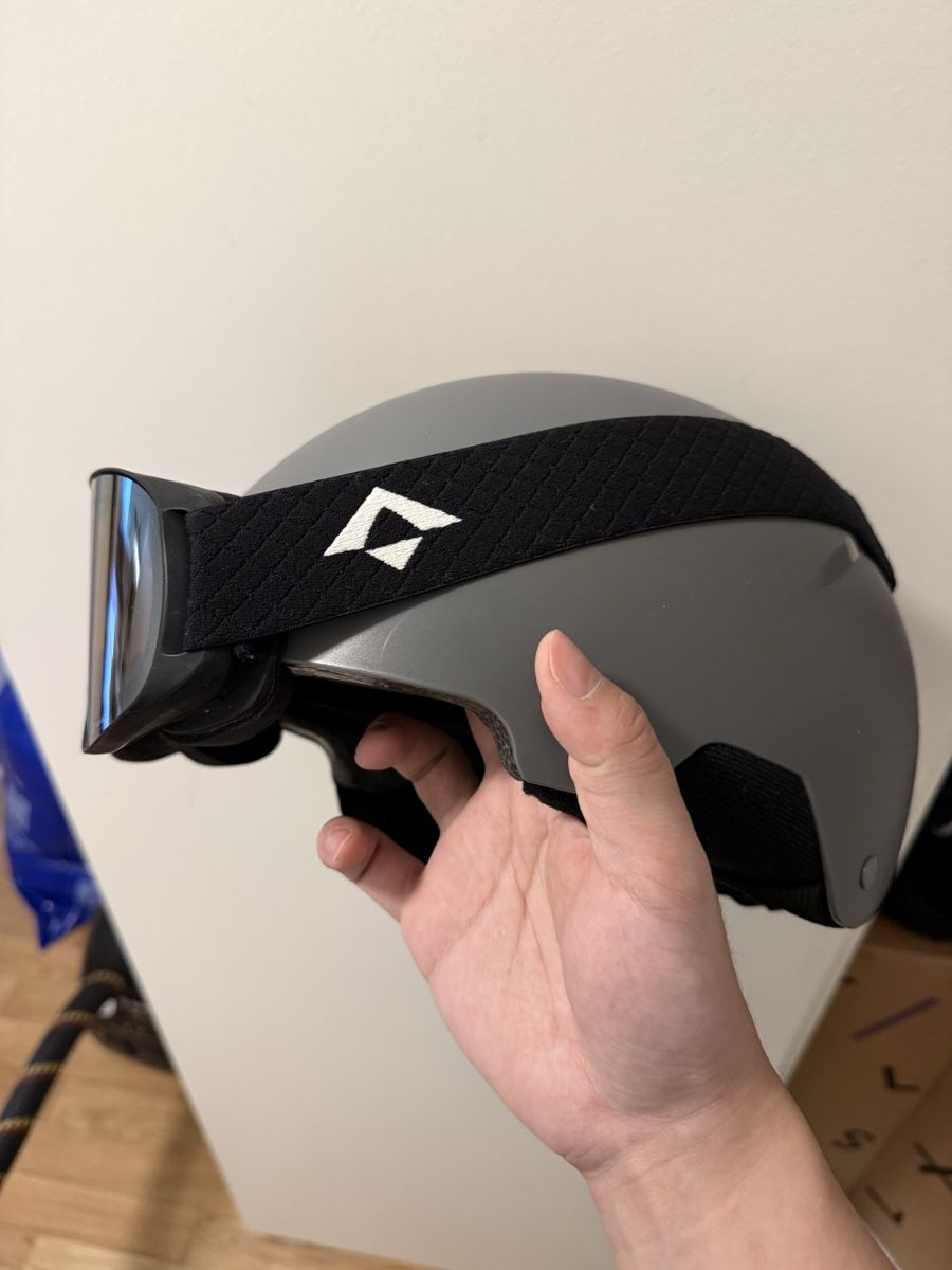 Decathlon Caschi: Wedze ski helmet + goggles – Usato da Zürich venduto da pet_8zjv