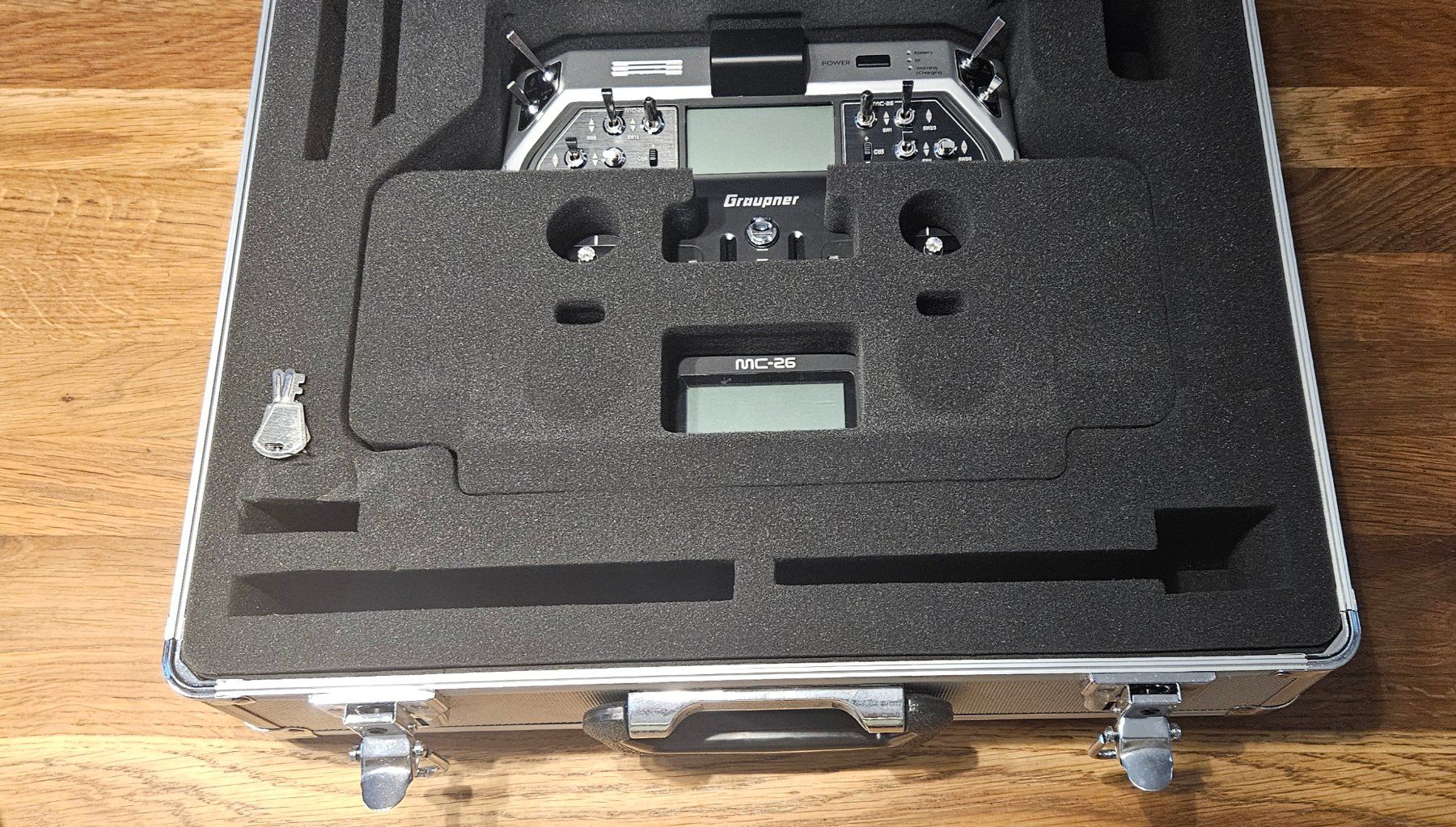 Graupner Telecomando: Graupner MC26 HoTT Pultsender  mit Koffer – Usato da Hinwil venduto da Kangra 2