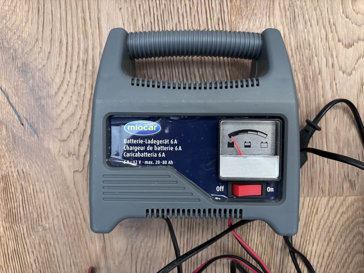 Caricabatterie: Miocar Batterie-Ladegerät 6A 12V – Usato da Muri AG venduto da qqx 1