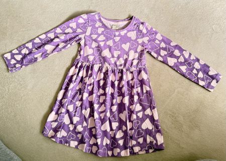 Kleid „lila Herzmuster“ / Gr.110 / TOP Zustand