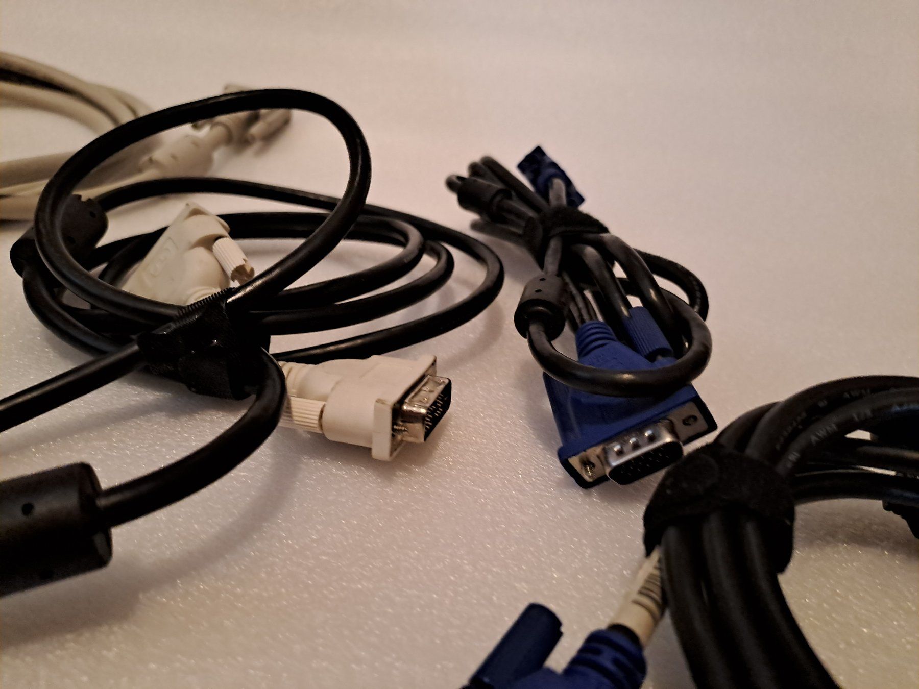 Câbles: Various computer display cables and adaptors – D'occasion à Rieden AG par Werkstattlaedeli 2