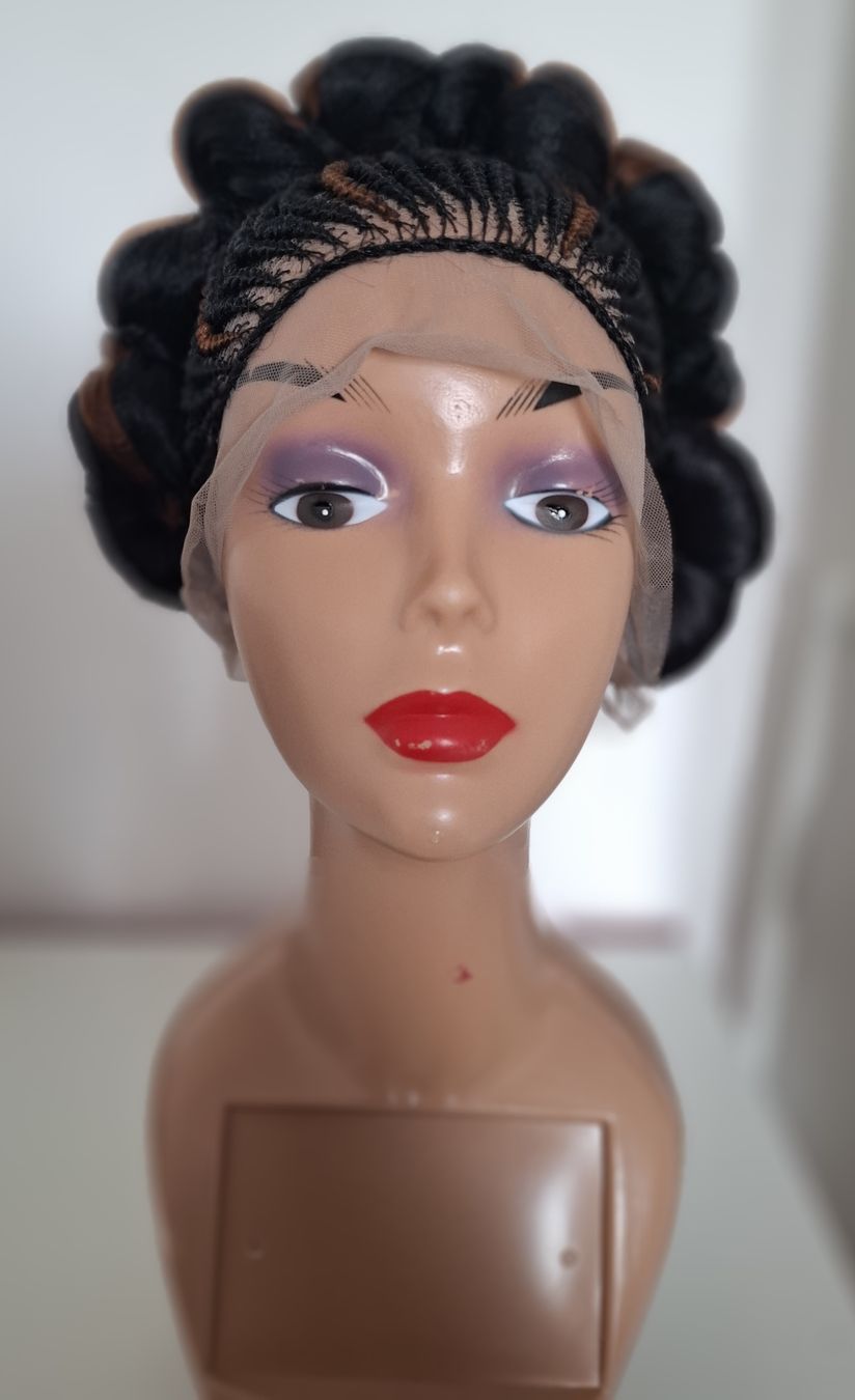 Parrucche: Braided Wig with High Bun | Elegant Style | Handmade – Nuovo (secondo la descrizione) da Lausanne venduto da usa_xd5k 2