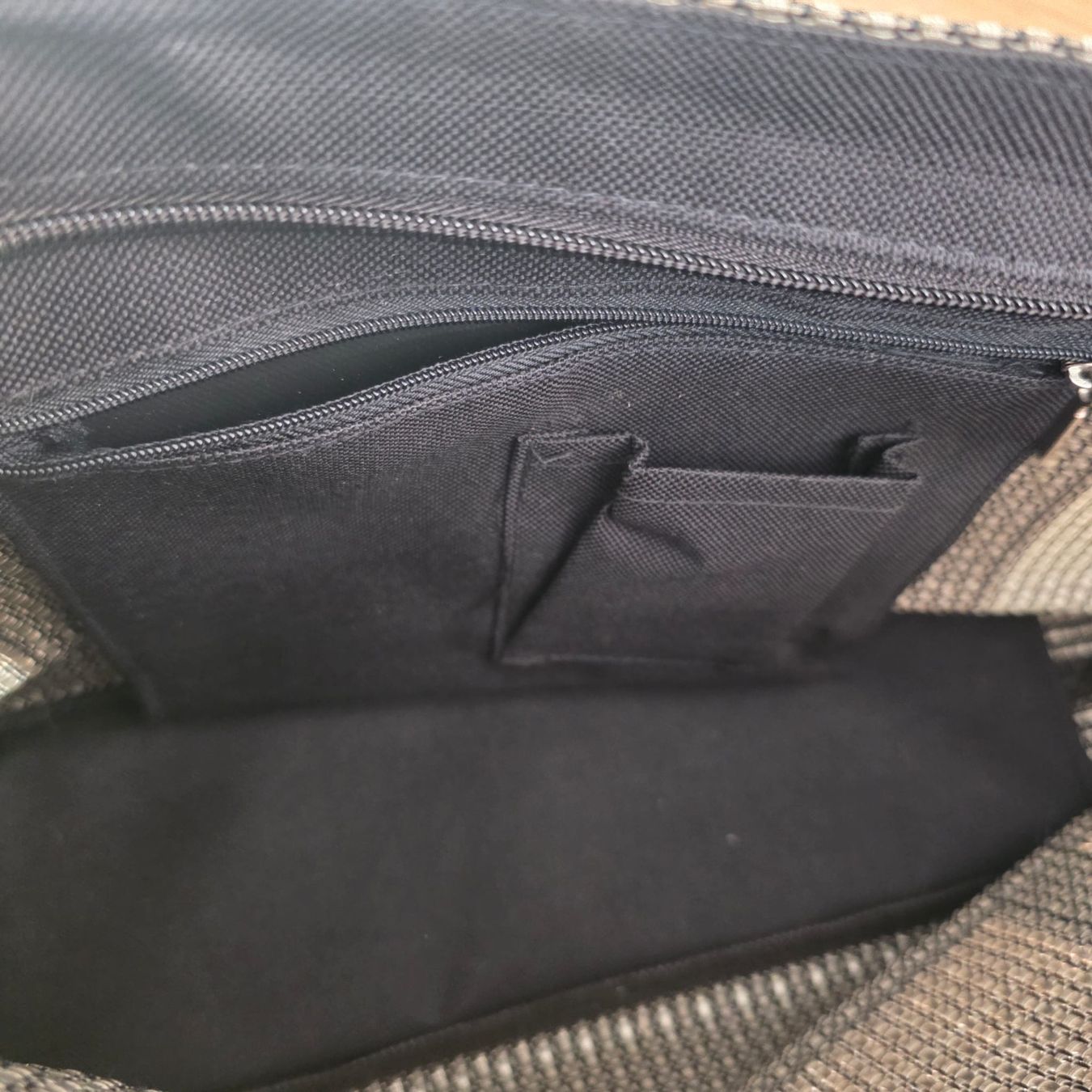 Taschen für Damen: Tasche schwarz/grau gestreift  – Neu (gemäss Beschreibung) aus Rheinsulz von Dred 4