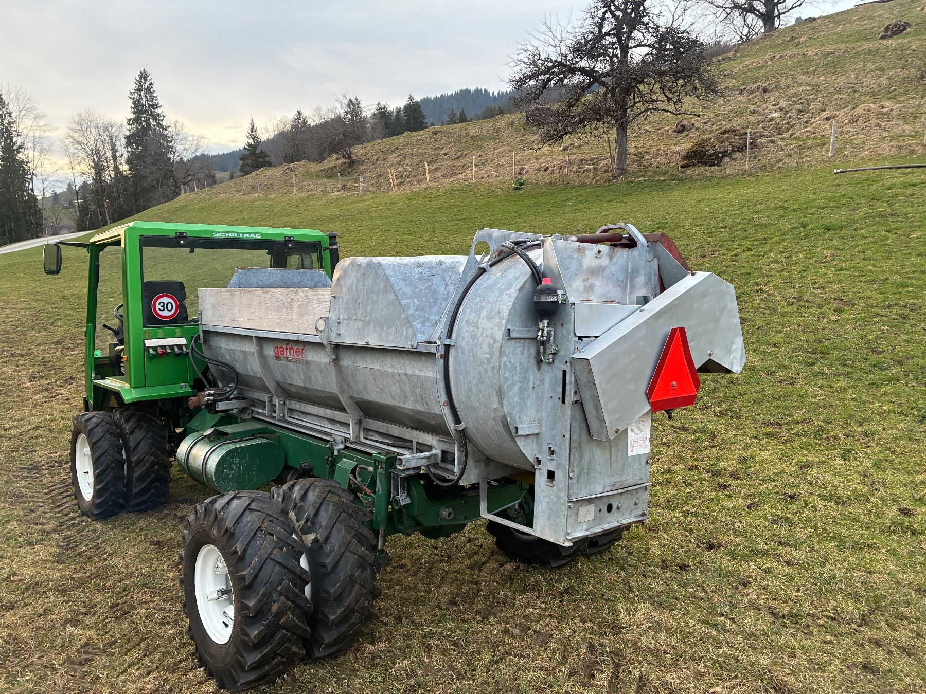 Tutte le macchine: Gafner mistzetter 2m3 zu Aebi Reform oder Schilter/Schiltrac – Usato da Schangnau venduto da UeliK0102 2