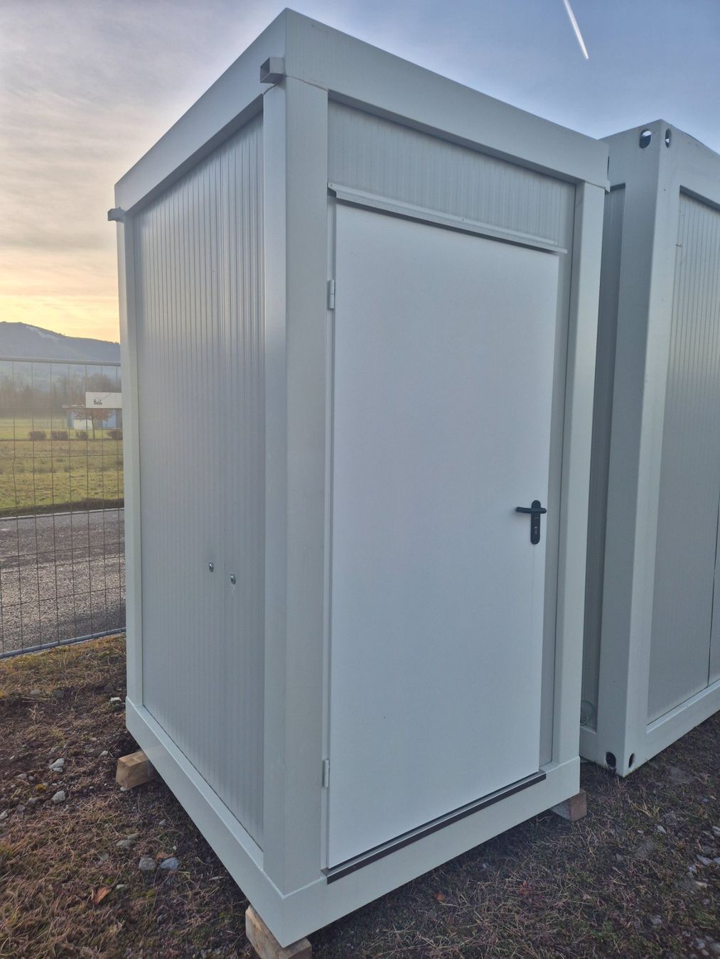 WC: WC Container, Toilette, Sanitärcontainer – Neu (gemäss Beschreibung) aus Galgenen von contdeluxe