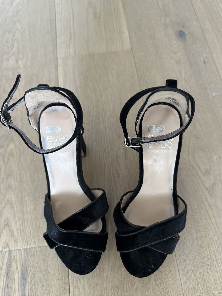 Scarpe da donna: Schwarze Plateau Heels Gr. 36 Samt – Usato da Rheineck venduto da sam_9m27 1
