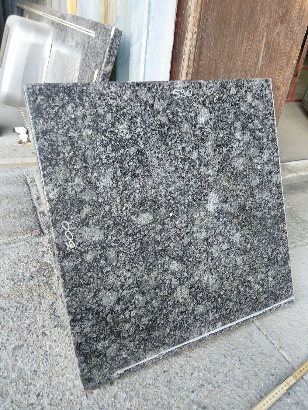 Pietre & tegole: Küchenabdeckung Granit mit Spüle – Usato da Cazis venduto da milch635 5