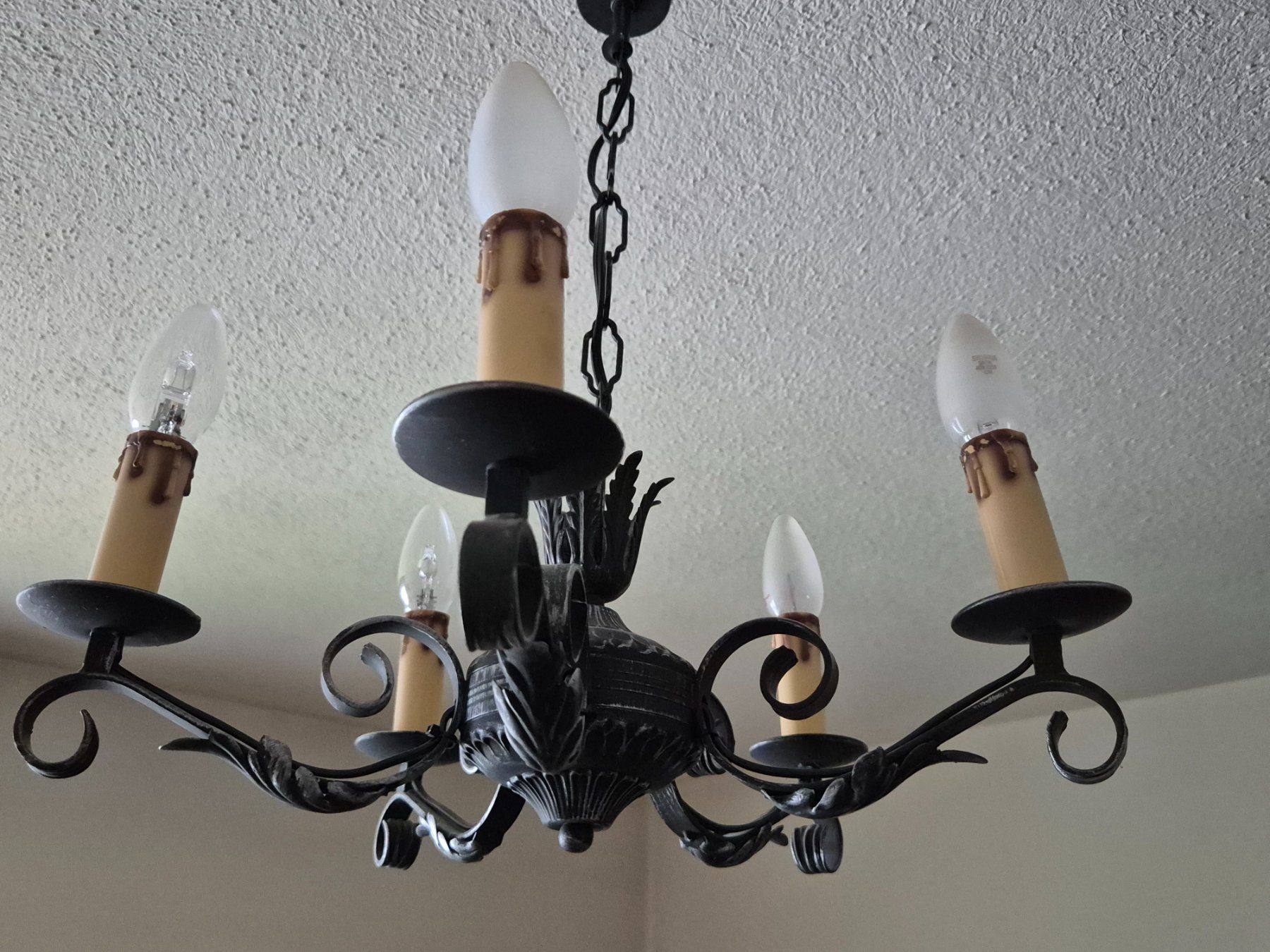 Lampadari & plafoniere: Schmiedeiserner Kronleuchter 5-flammig, schwarz – Usato da Steinach venduto da ACMO32O