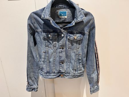 Coole Twin-Tip Jeansjacke mit Streifen, Gr. XS