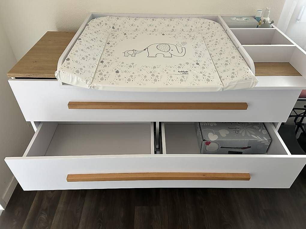 Commodes: Wickeltisch und Kommode – D'occasion à Zug par cen_mt26 1