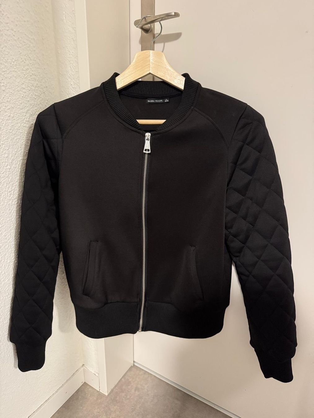 Bershka Jacken: Bershka schwarze Jacke – Gebraucht aus Sempach von Dachkatze