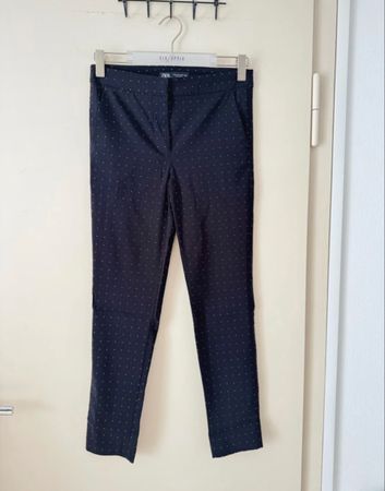 Zara Hose schwarz mit Punkten Grösse S guter Zustand