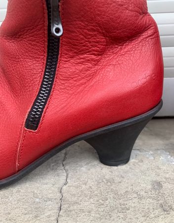 Magnifiques bottines à talon en cuir fin rouge ARCHE n.38