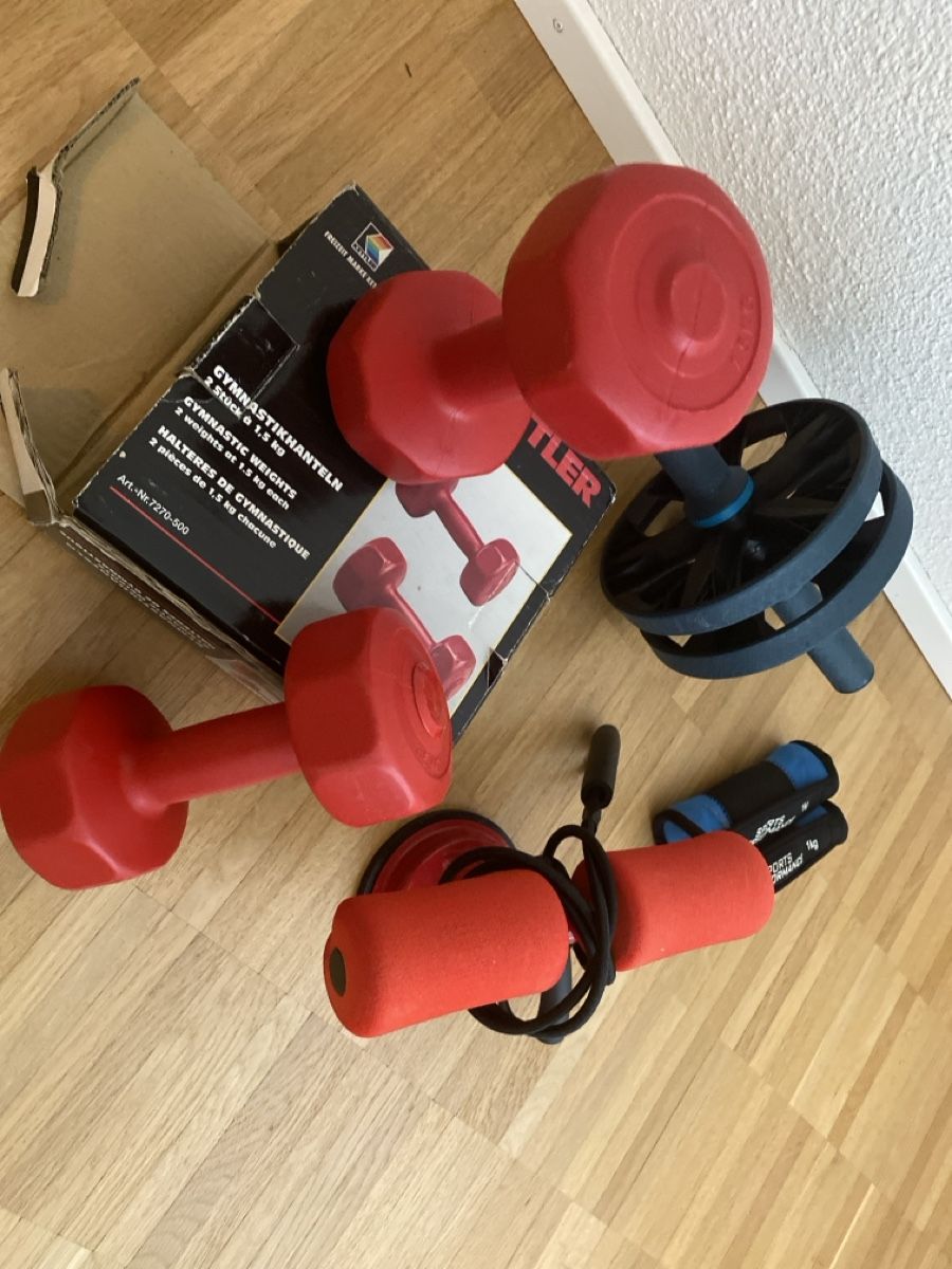 Hometrainer: Fitness-Set mit Hanteln, Bauchtrainer, Manschetten 2 – Usato da Emmenbrücke venduto da publikum 2