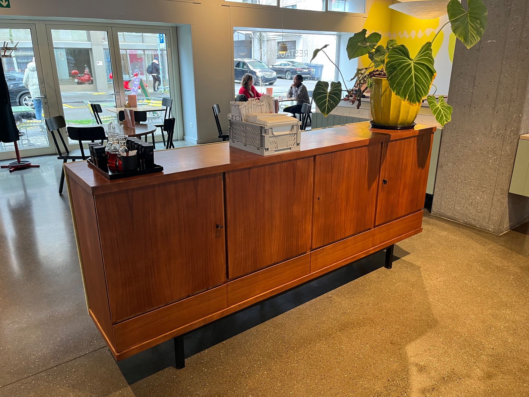 Kommoden: Vintage Möbel Sideboard 60er mid century – Gebraucht aus Schaffhausen von Penkova